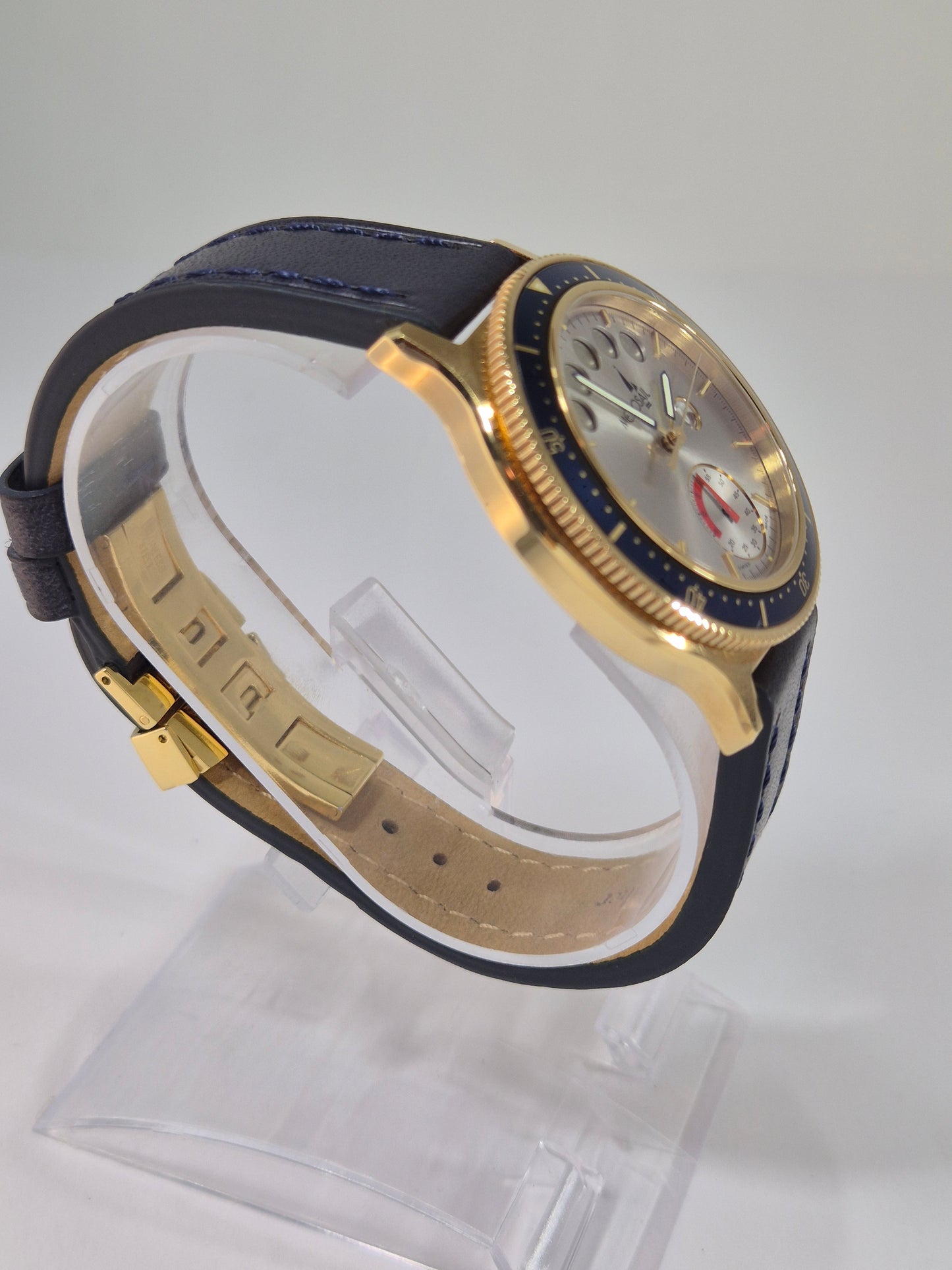 Memosail Automatic by Memotime design Corum.